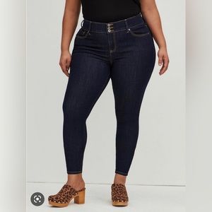 Torrid 22R JEGGING SKINNY SUPER SOFT HIGH-RISE JEAN